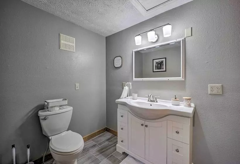 Private Eureka Springs Retreat W/ Hot Tub!