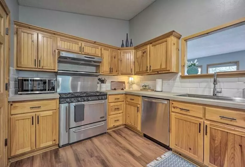 Private Eureka Springs Retreat W/ Hot Tub!