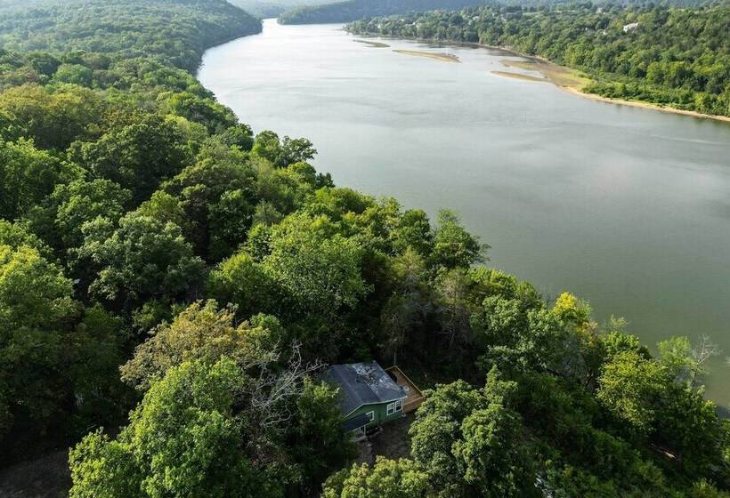 Private Eureka Springs Retreat W/ Hot Tub!