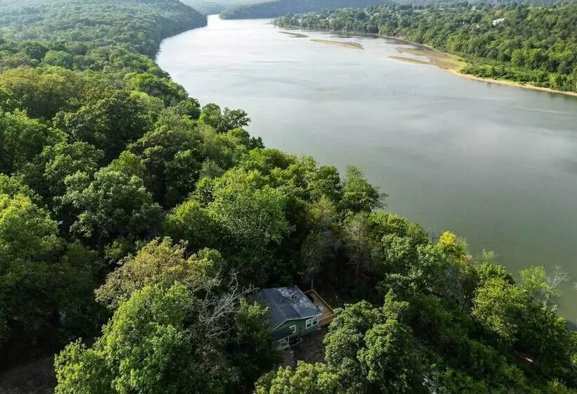 Private Eureka Springs Retreat W/ Hot Tub!