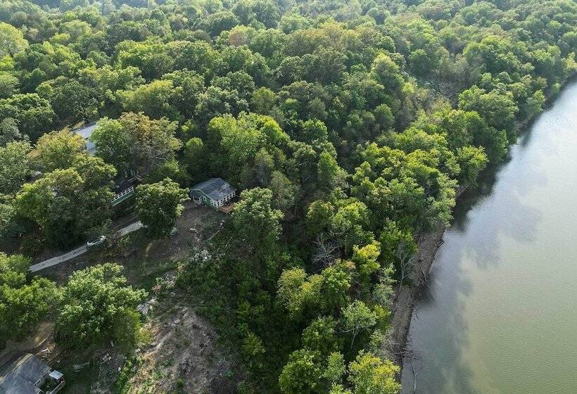 Private Eureka Springs Retreat W/ Hot Tub!