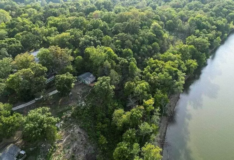 Private Eureka Springs Retreat W/ Hot Tub!