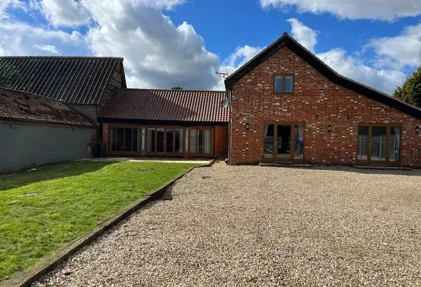 レジデンス Charming Norfolk Barn Conversion In Barnham Broom