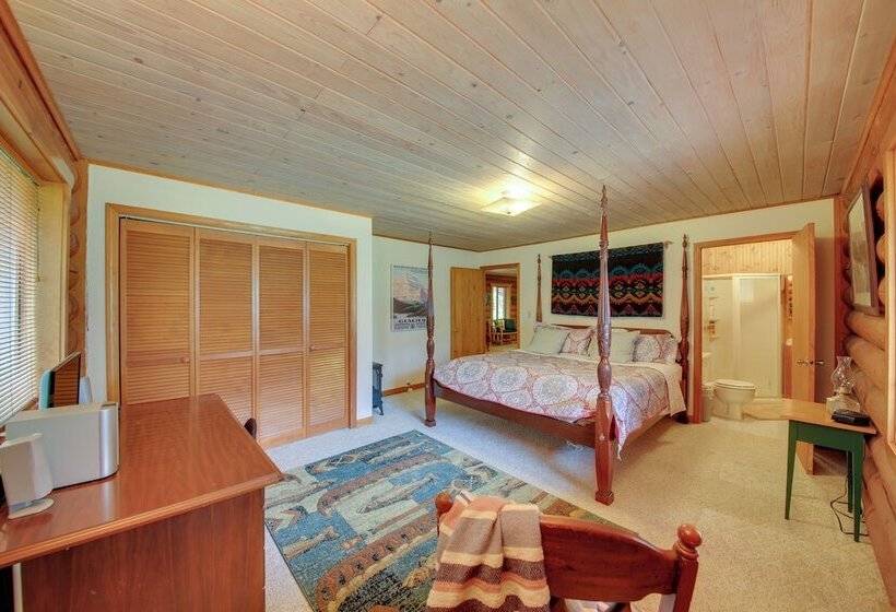 Riverfront Troy Cabin Ready With Bikes & Rafts!