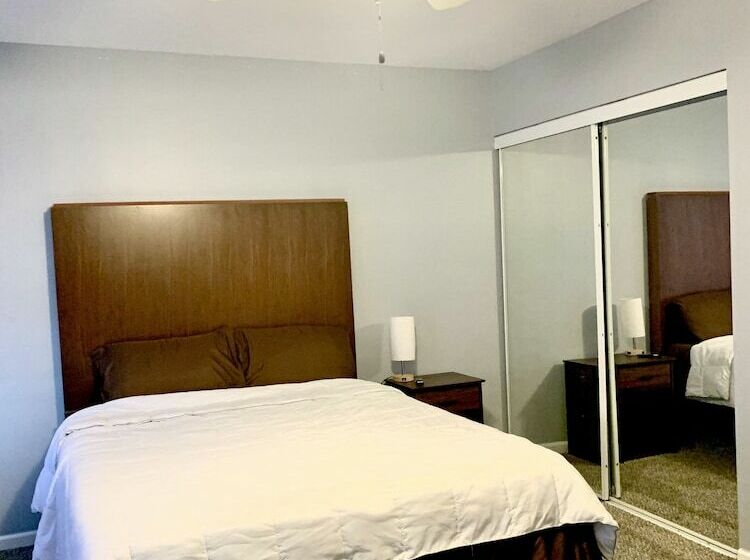 Spacious 4br House W Screenedin Porch