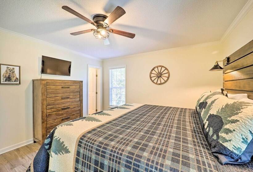 9 Mi To Sugar Mountain: Newland Cabin W/ Fire Pit!