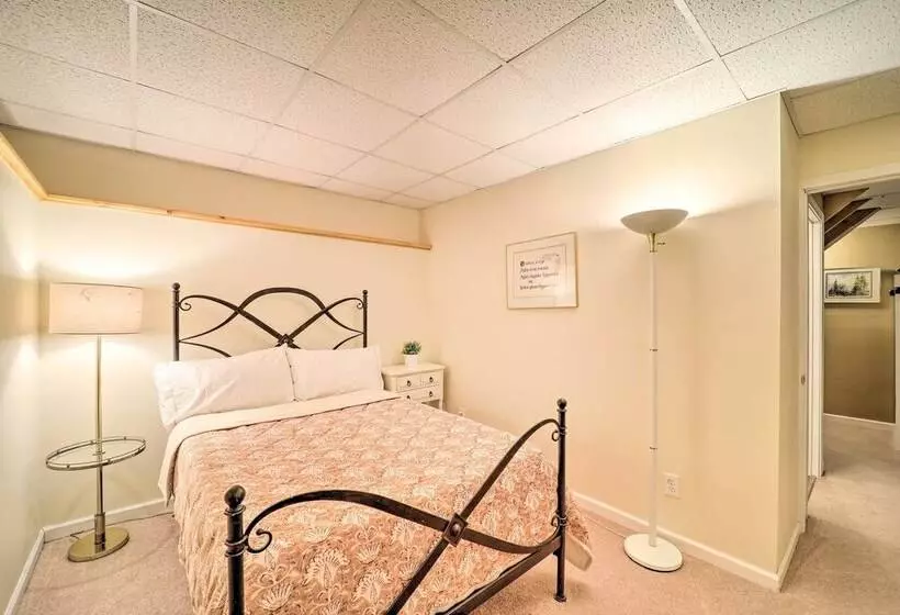 9 Mi To Sugar Mountain: Newland Cabin W/ Fire Pit!