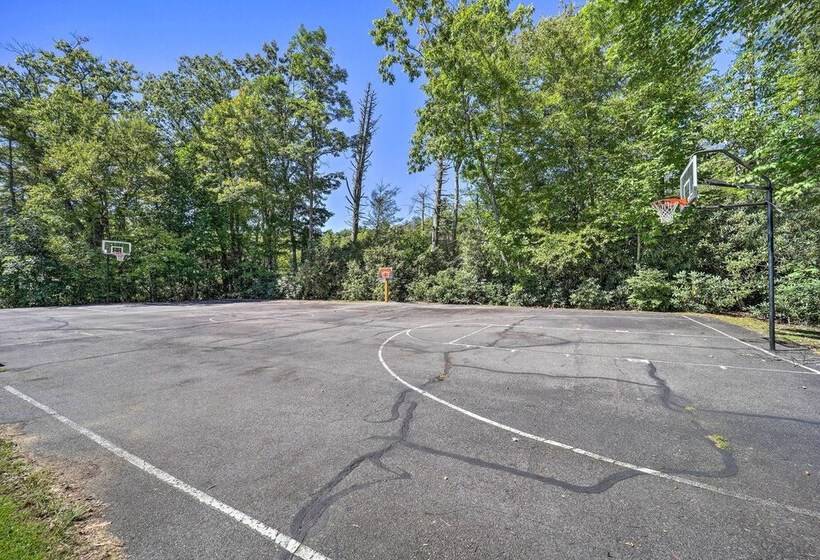 9 Mi To Sugar Mountain: Newland Cabin W/ Fire Pit!