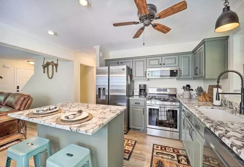 9 Mi To Sugar Mountain: Newland Cabin W/ Fire Pit!