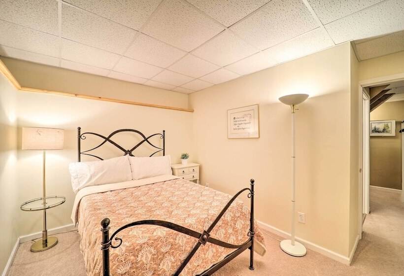 9 Mi To Sugar Mountain: Newland Cabin W/ Fire Pit!