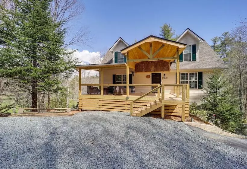 9 Mi To Sugar Mountain: Newland Cabin W/ Fire Pit!