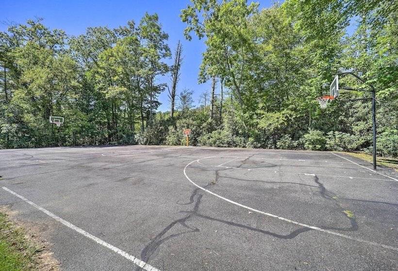 9 Mi To Sugar Mountain: Newland Cabin W/ Fire Pit!