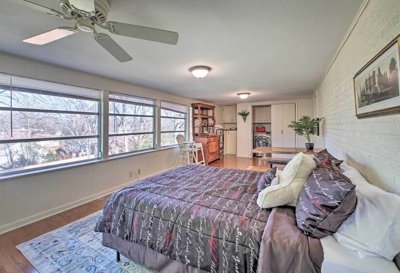 Hot Springs Home: Walk To Oaklawn!