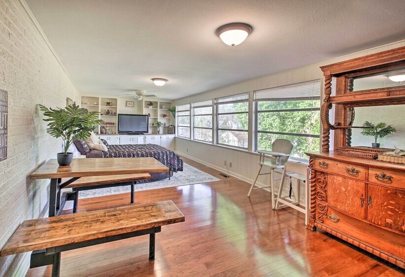 Hot Springs Home: Walk To Oaklawn!