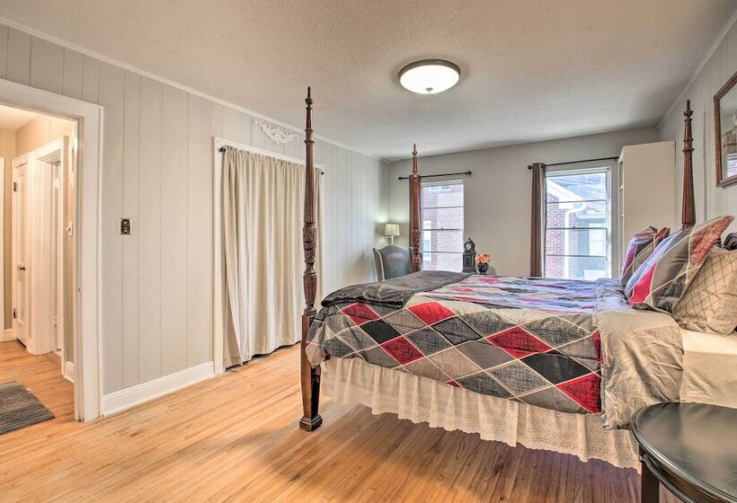 Hot Springs Home: Walk To Oaklawn!