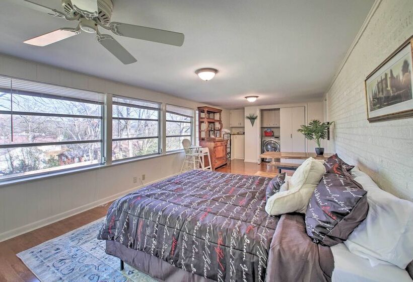 Hot Springs Home: Walk To Oaklawn!