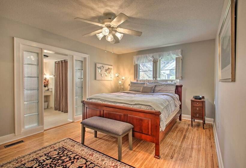 Hot Springs Home: Walk To Oaklawn!