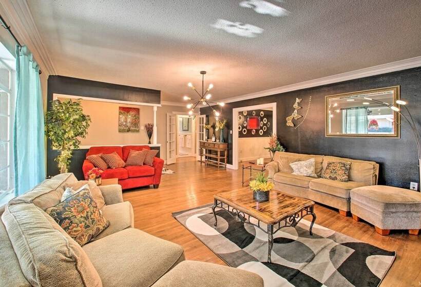 Hot Springs Home: Walk To Oaklawn!