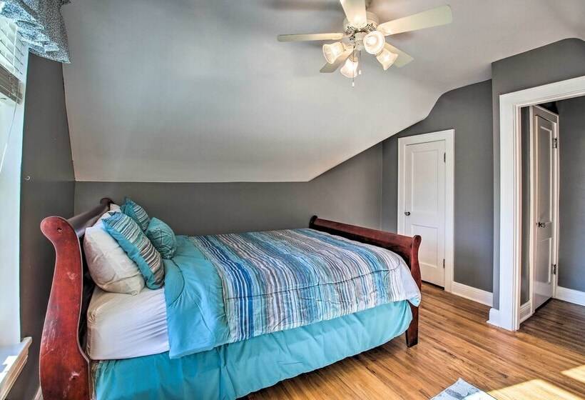 Hot Springs Home: Walk To Oaklawn!