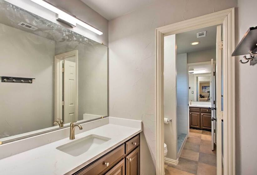 Luxe & Large Flower Mound Home On 1 Acre W/ Pond!