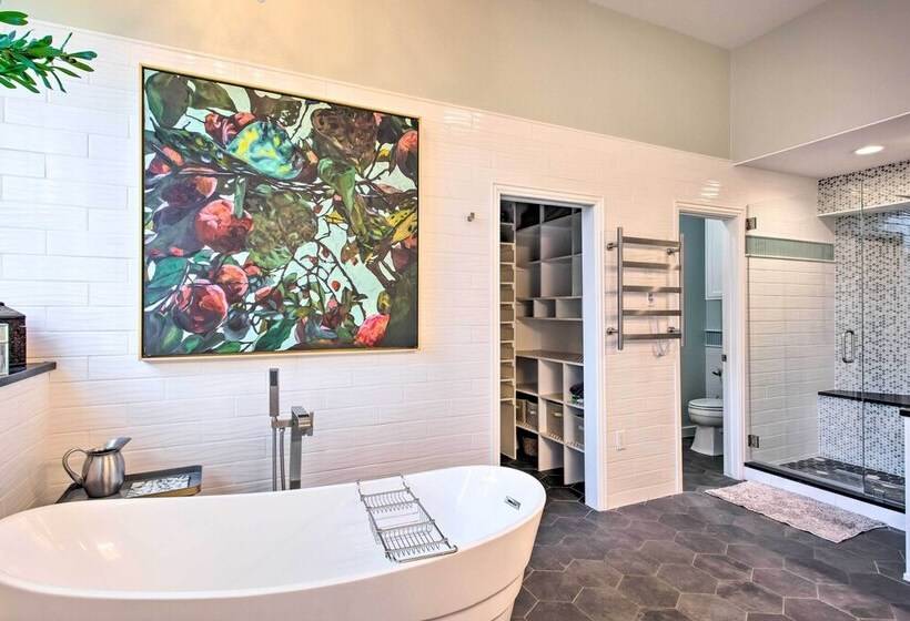 Luxe & Large Flower Mound Home On 1 Acre W/ Pond!