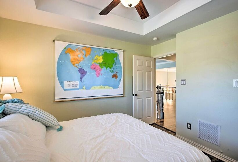 Luxe & Large Flower Mound Home On 1 Acre W/ Pond!