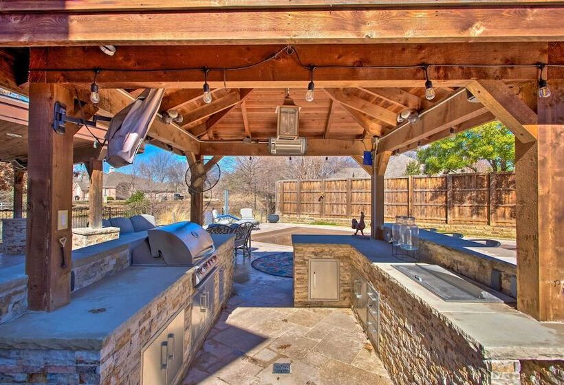 Luxe & Large Flower Mound Home On 1 Acre W/ Pond!