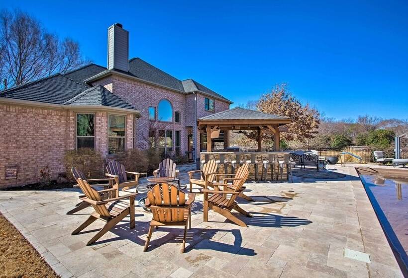 Luxe & Large Flower Mound Home On 1 Acre W/ Pond!