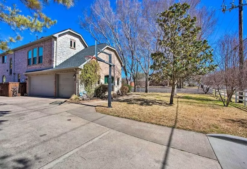 Luxe & Large Flower Mound Home On 1 Acre W/ Pond!