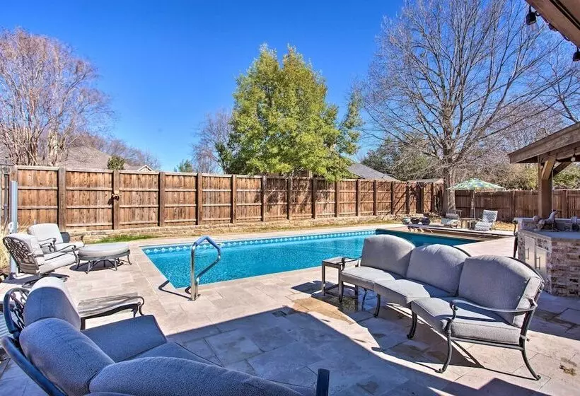 Luxe & Large Flower Mound Home On 1 Acre W/ Pond!
