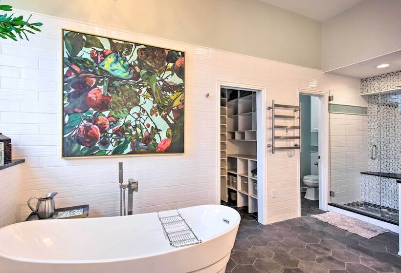 Luxe & Large Flower Mound Home On 1 Acre W/ Pond!