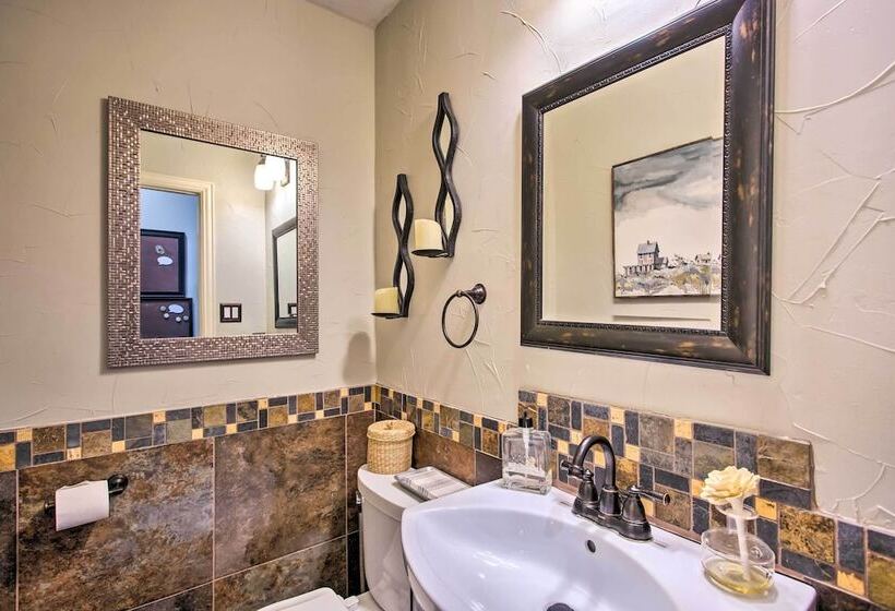 Luxe & Large Flower Mound Home On 1 Acre W/ Pond!