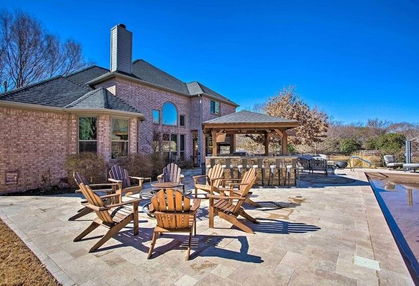 Luxe & Large Flower Mound Home On 1 Acre W/ Pond!