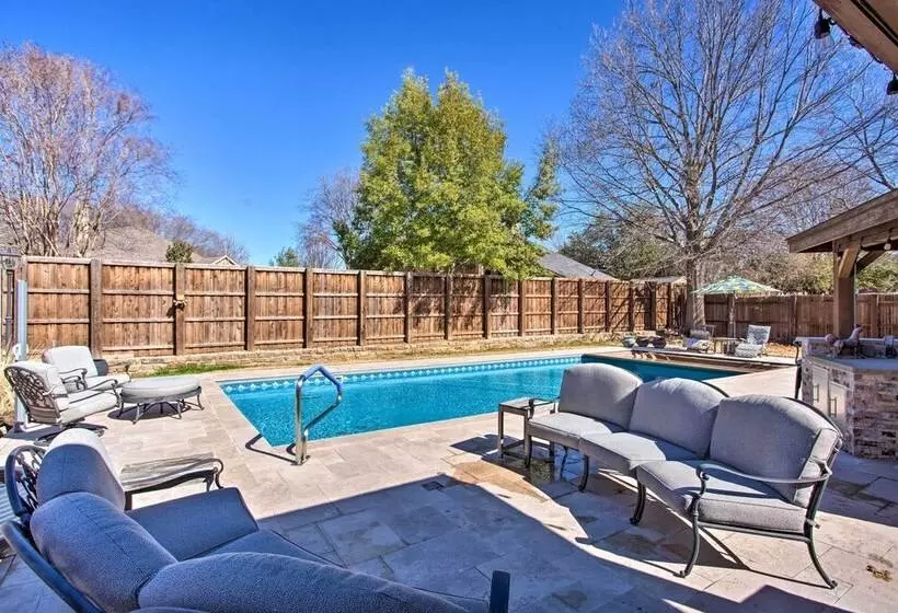 Luxe & Large Flower Mound Home On 1 Acre W/ Pond!