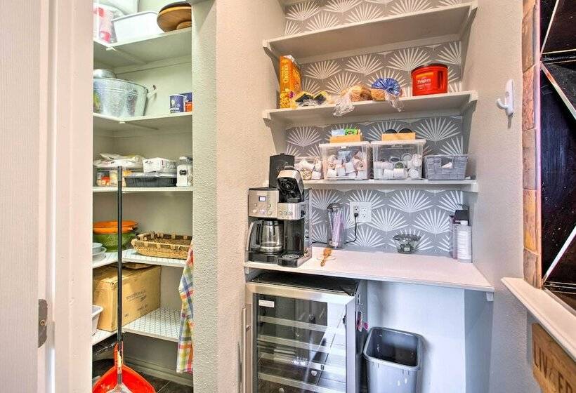 Luxe & Large Flower Mound Home On 1 Acre W/ Pond!