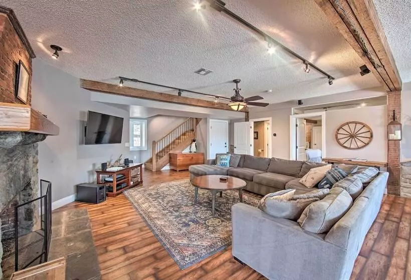 Spacious Pequea Retreat W/ Dock & Hot Tub!