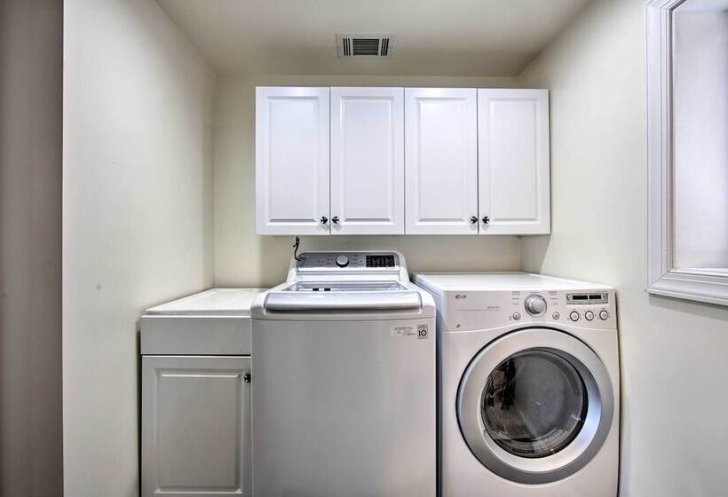 Spacious Pequea Retreat W/ Dock & Hot Tub!