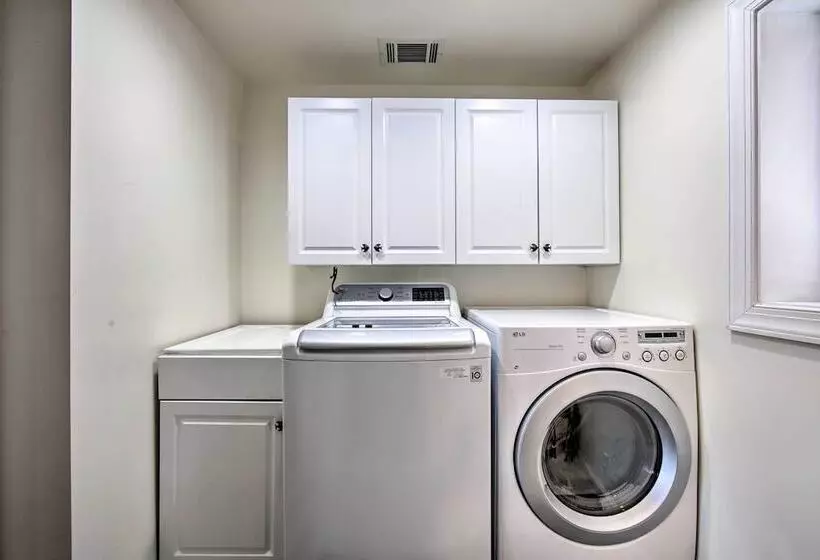 Spacious Pequea Retreat W/ Dock & Hot Tub!