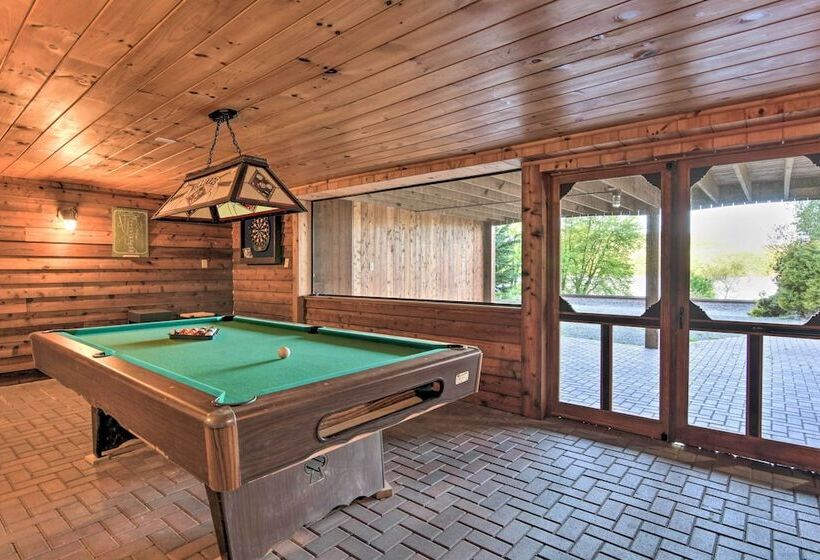 Spacious Pequea Retreat W/ Dock & Hot Tub!