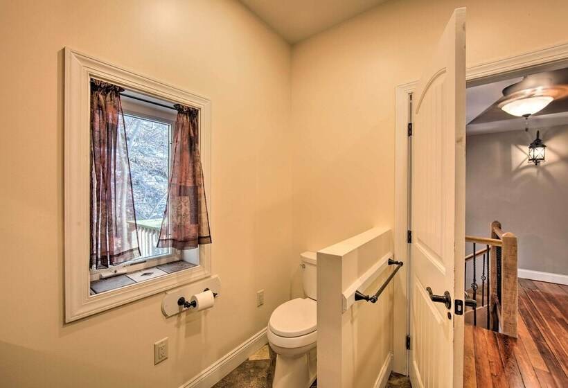 Spacious Pequea Retreat W/ Dock & Hot Tub!