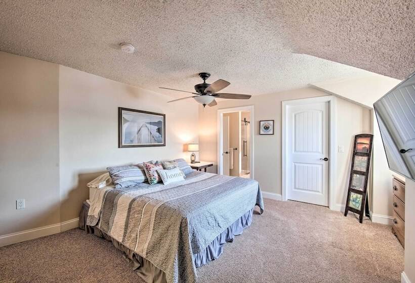 Spacious Pequea Retreat W/ Dock & Hot Tub!