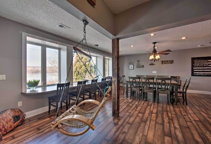 Spacious Pequea Retreat W/ Dock & Hot Tub!