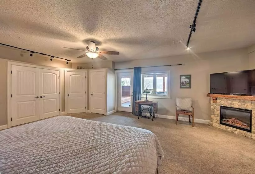 Spacious Pequea Retreat W/ Dock & Hot Tub!