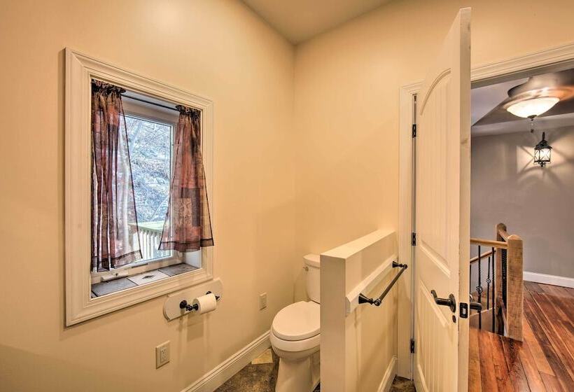 Spacious Pequea Retreat W/ Dock & Hot Tub!