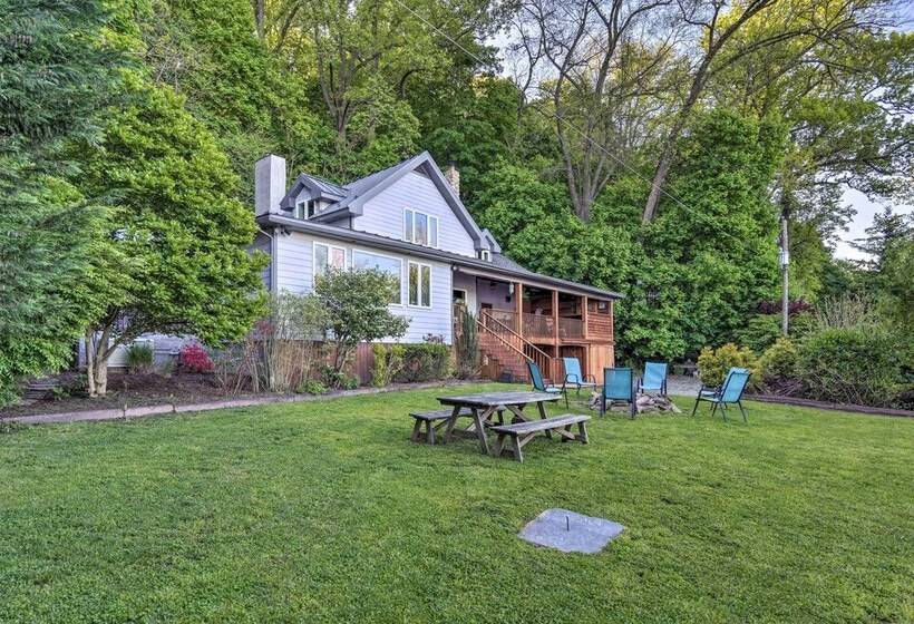 Spacious Pequea Retreat W/ Dock & Hot Tub!