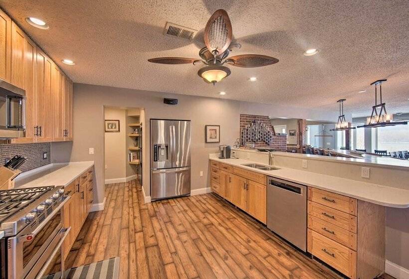 Spacious Pequea Retreat W/ Dock & Hot Tub!