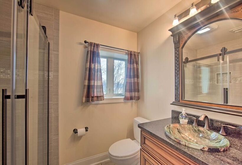 Spacious Pequea Retreat W/ Dock & Hot Tub!