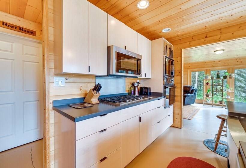 Spacious Soldotna Home W/ Mackey Lake Views!