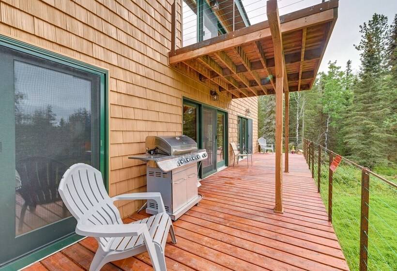 Spacious Soldotna Home W/ Mackey Lake Views!