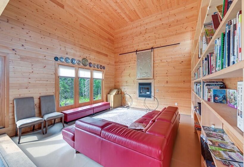 Spacious Soldotna Home W/ Mackey Lake Views!